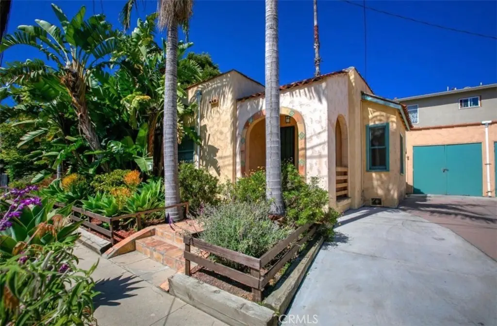 Residential Lease for rent at 1349 N Citrus, Los Angeles, Los Angeles County, CA featuring 2 beds and 1 bath