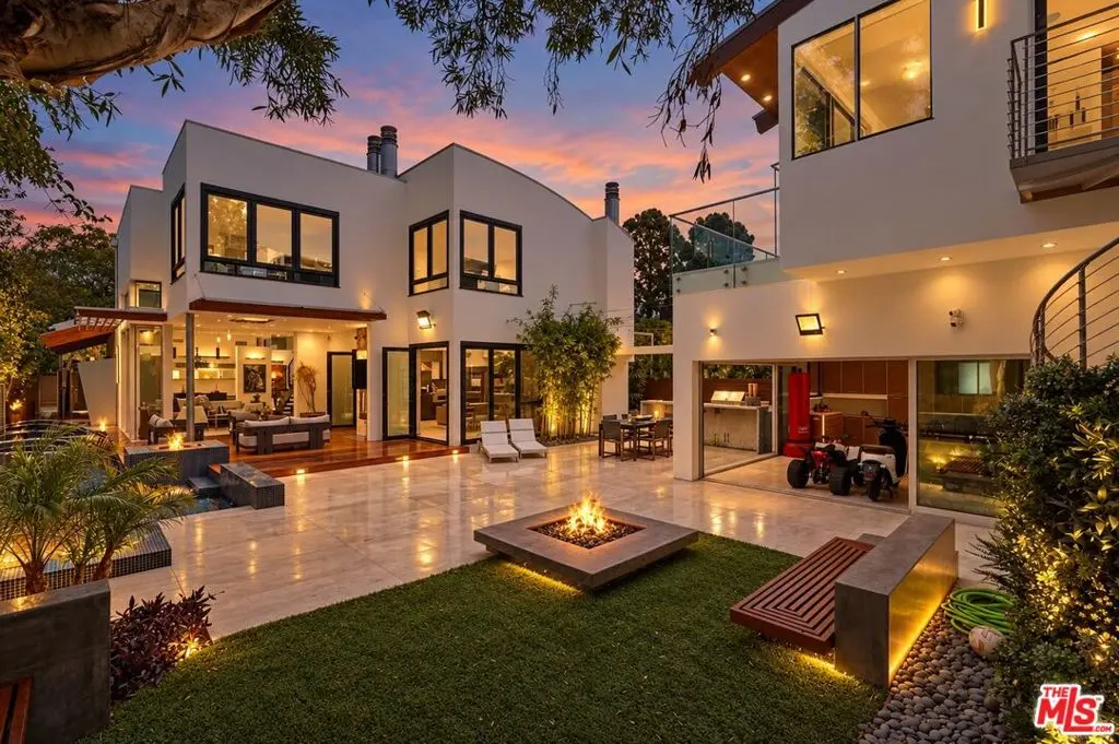 Single Family Residence for rent at 624 23rd Street, Santa Monica, CA featuring 4 beds and 4 baths