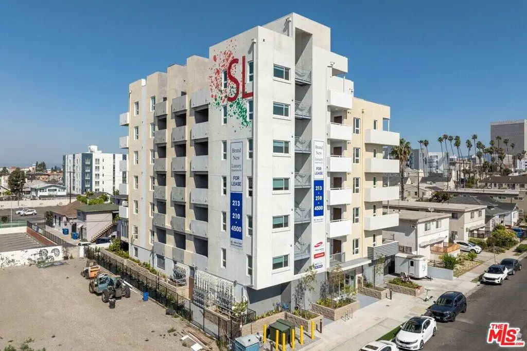 Residential Lease for rent at 983 Dewey Avenue 204, Los Angeles, Los Angeles County, CA and 1 bath