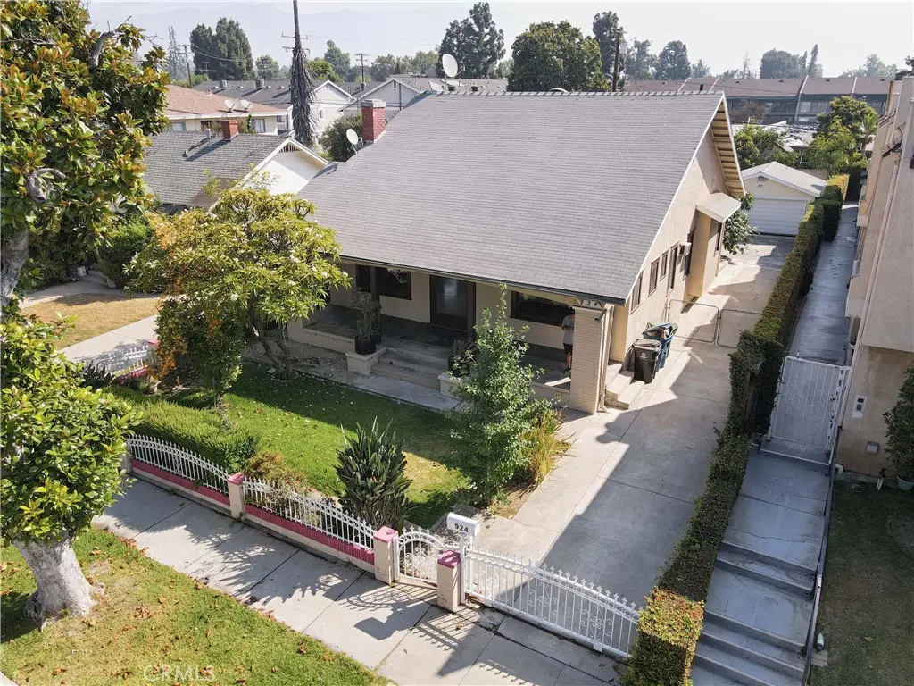 Single Family Residence for sale at 924 N Stoneman, Alhambra, CA featuring 3 beds and 1 bath