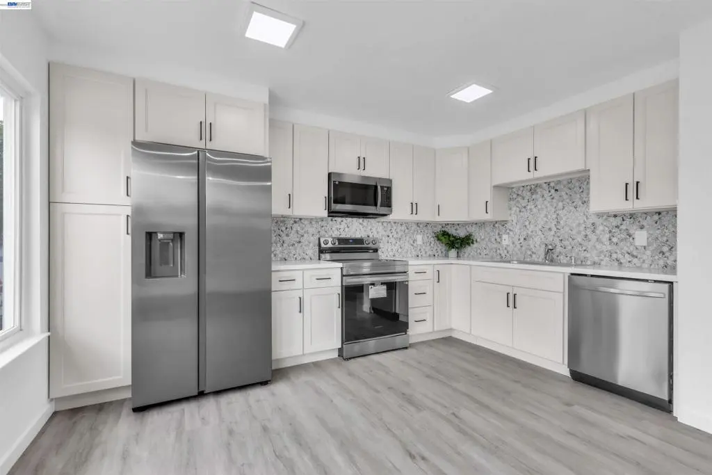 Single Family Residence for sale at 883 Inverness Ct, Fairfield, CA featuring 3 beds and 2 baths