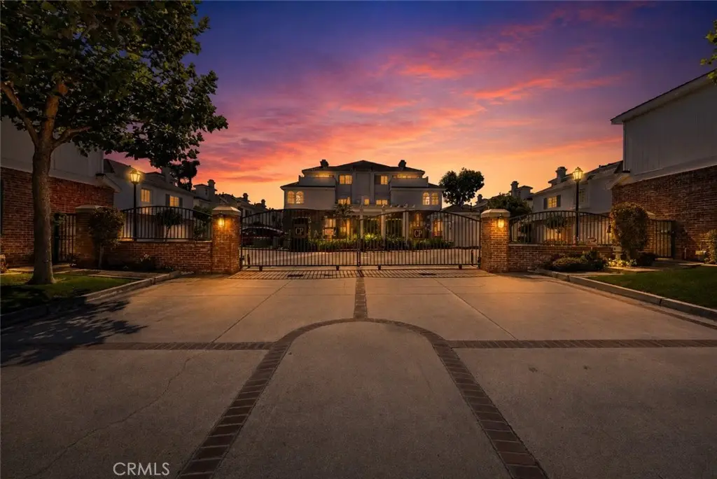 18723 Chapel Lane, Huntington Beach, CA — listing photo 1