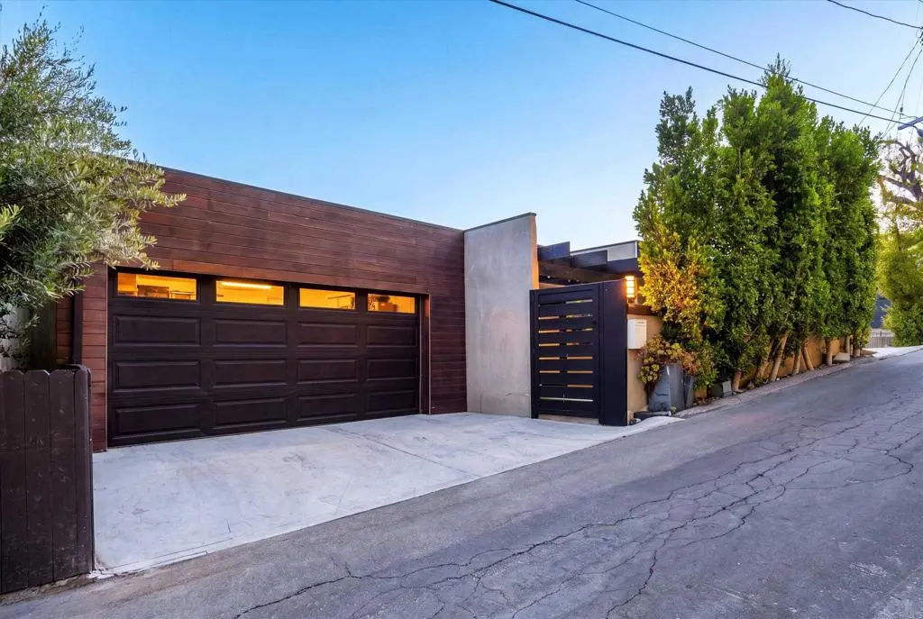 3866 Alta Mesa Drive, Studio City, CA — listing photo 1