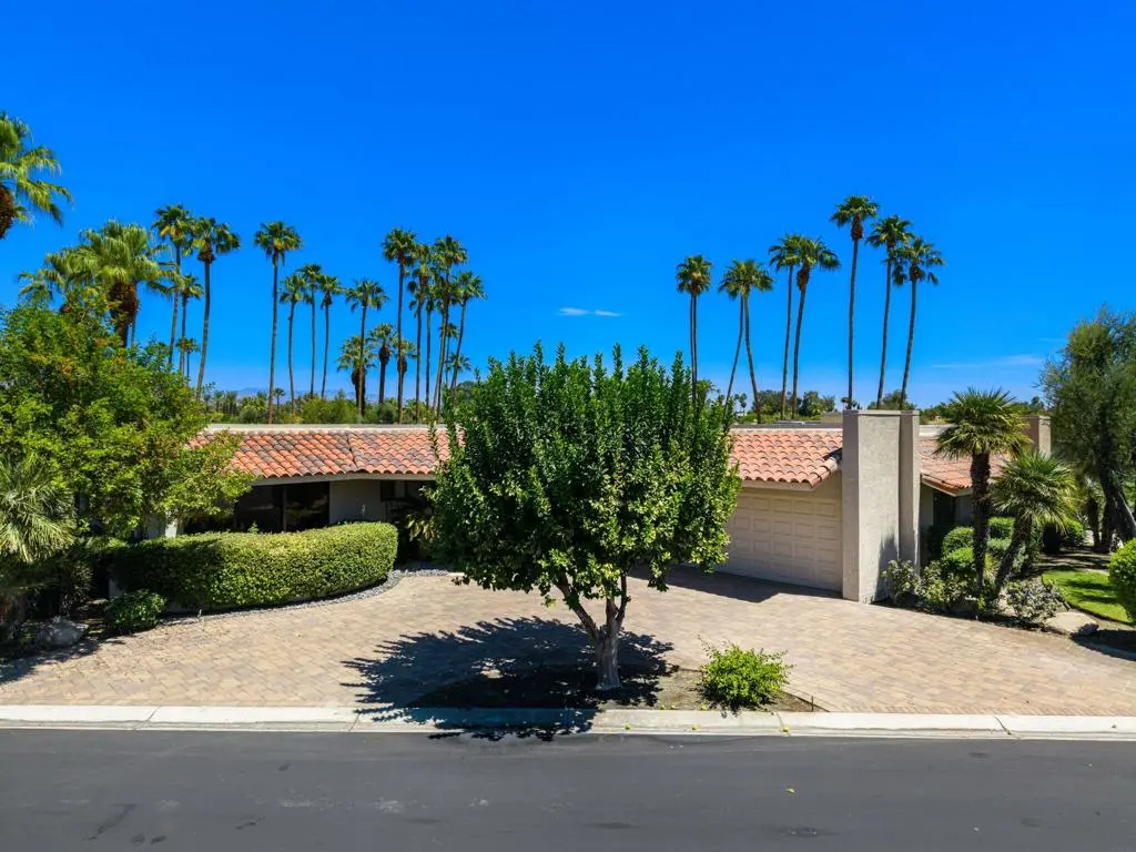Single Family Residence for rent at 140 Columbia Drive, Rancho Mirage, CA featuring 3 beds and 3 baths