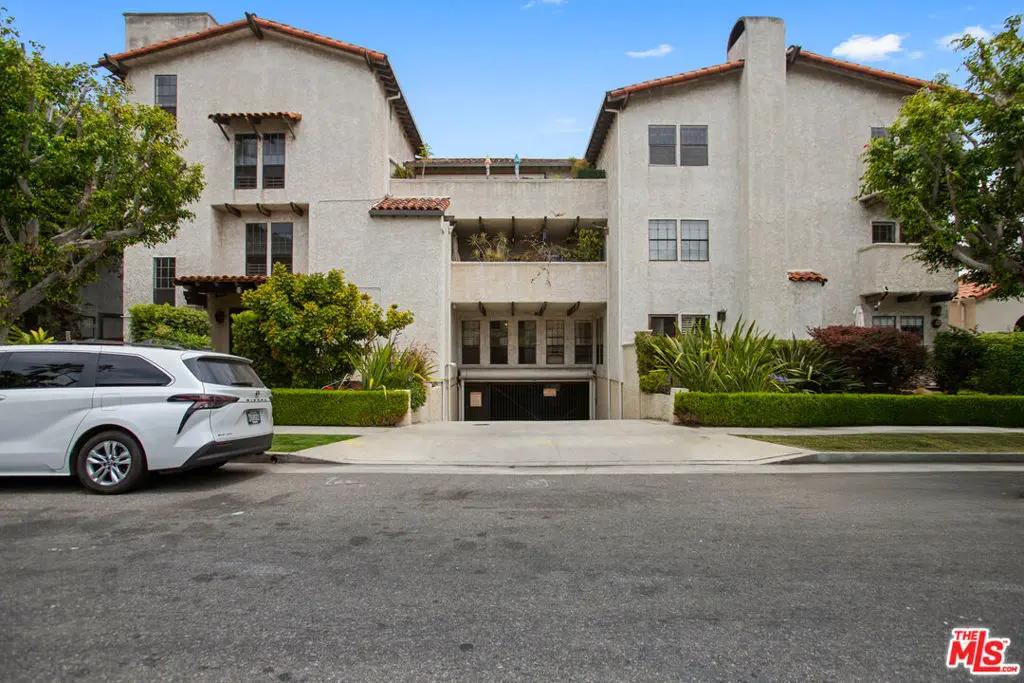 Condominium for sale at 1110 S Shenandoah Street 8, Los Angeles, CA featuring 2 beds and 2 baths
