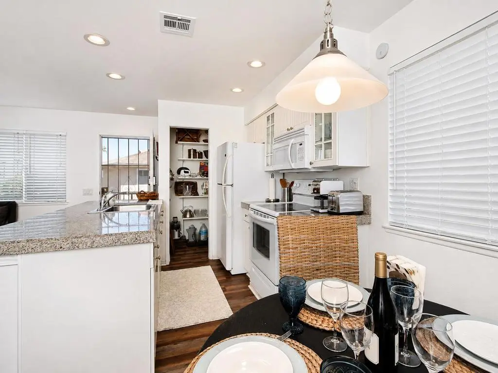 Residential Lease for rent at 72682 Bursera Way 4, Palm Desert, Riverside County, CA featuring 2 beds and 1 bath