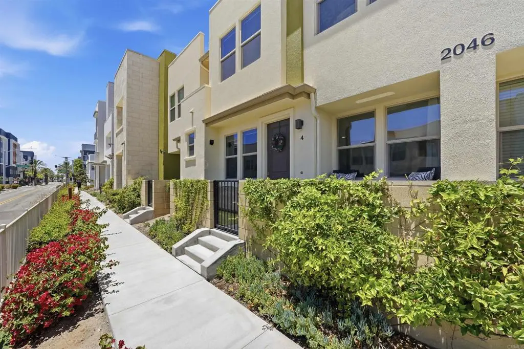 Condominium for sale at 2046 Quartet Loop 4, Chula Vista, CA featuring 3 beds and 3 baths