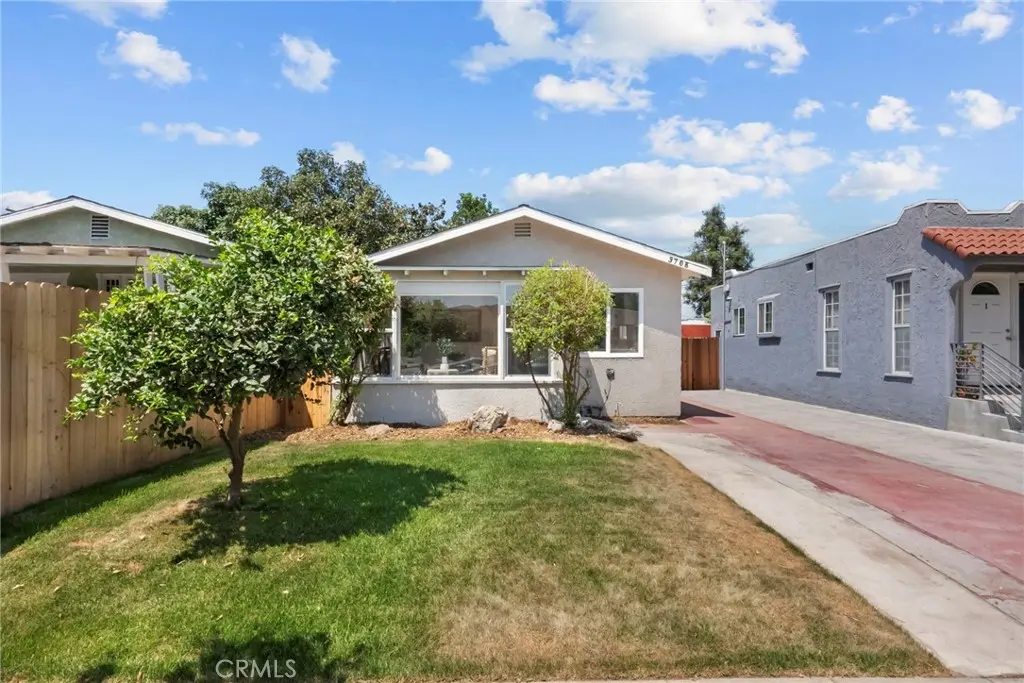 Single Family Residence for sale at 3705 S St Andrews, Los Angeles, CA featuring 3 beds and 1 bath