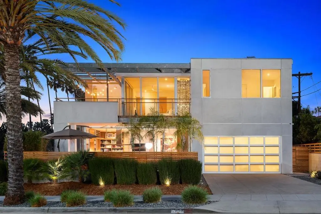 Single Family Residence for rent at , La Jolla, CA featuring 4 beds and 5 baths