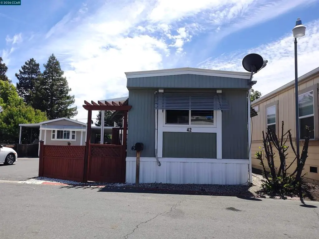 Manufactured In Park for sale at 42 The Trees Dr, Concord, CA featuring 1 bed and 1 bath