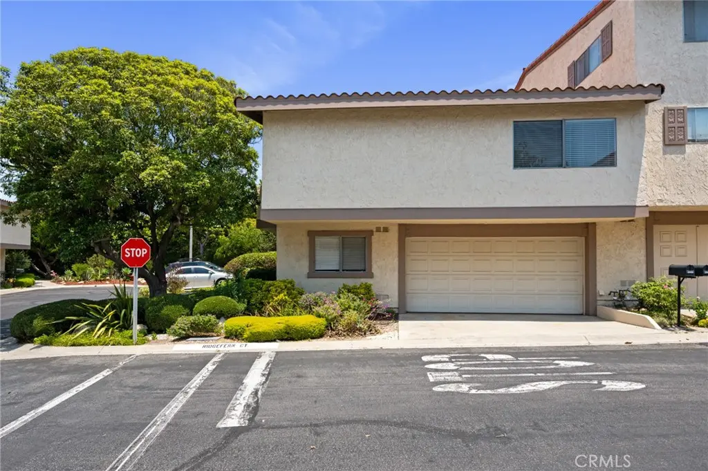 Residential Lease for rent at 28100 Ridgefern Court 48, Rancho Palos Verdes, Los Angeles County, CA featuring 3 beds and 2 baths