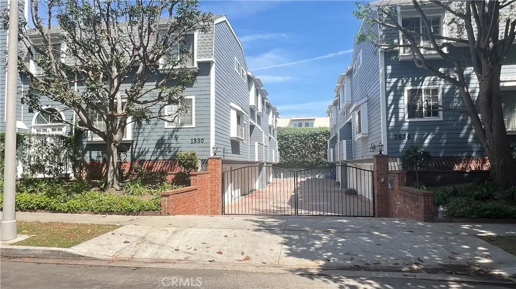 Residential Lease for rent at 1830 Stoner Avenue 1, Los Angeles, Los Angeles County, CA featuring 2 beds and 3 baths