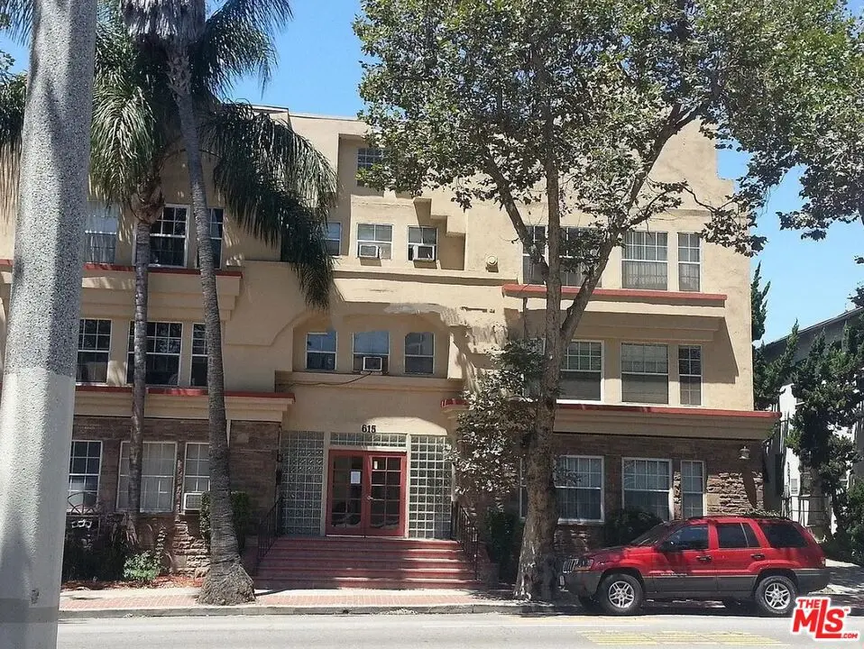 Residential Lease for rent at 615 N Rossmore Avenue 300, Los Angeles, Los Angeles County, CA featuring 1 bed and 1 bath