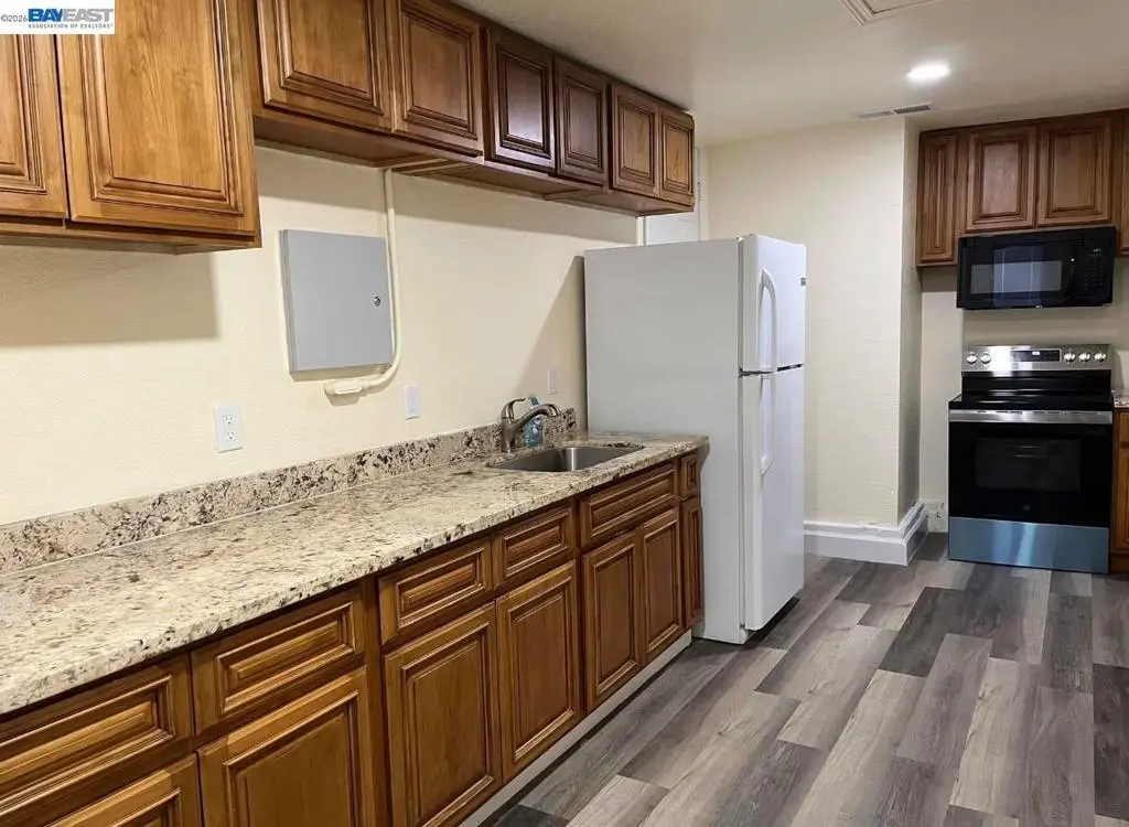 Residential Lease for rent at 36459 Buckeye St, Newark, CA featuring 2 beds and 1 bath