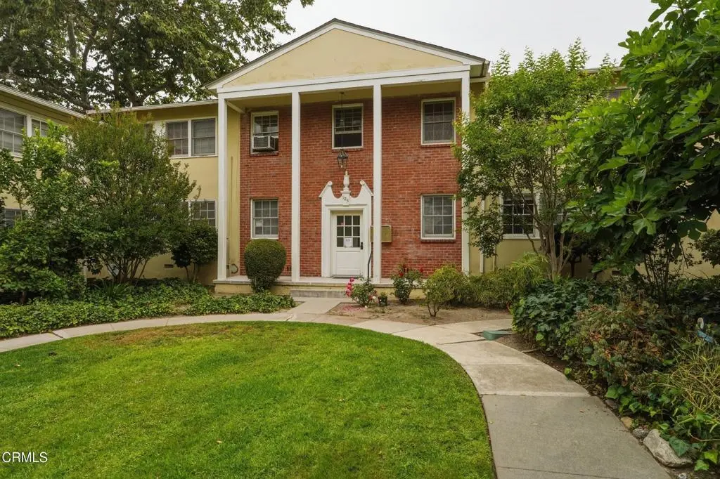 Condominium for sale at 525 E Maple Street 2, Glendale, CA featuring 2 beds and 1 bath