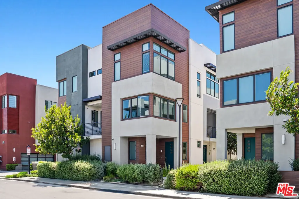 Condominium for sale at 309 Lodestar, Tustin, CA featuring 3 beds and 3 baths