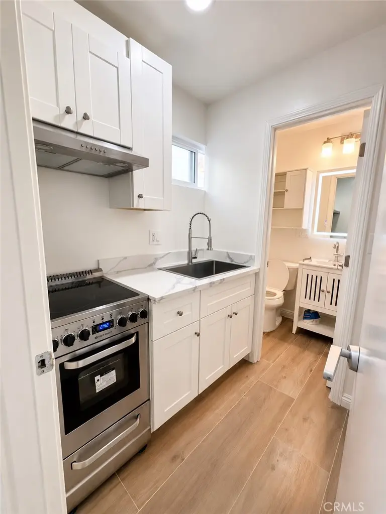 Single Family Residence for rent at 9 Angell St 1, Irvine, CA featuring 2 beds and 1 bath