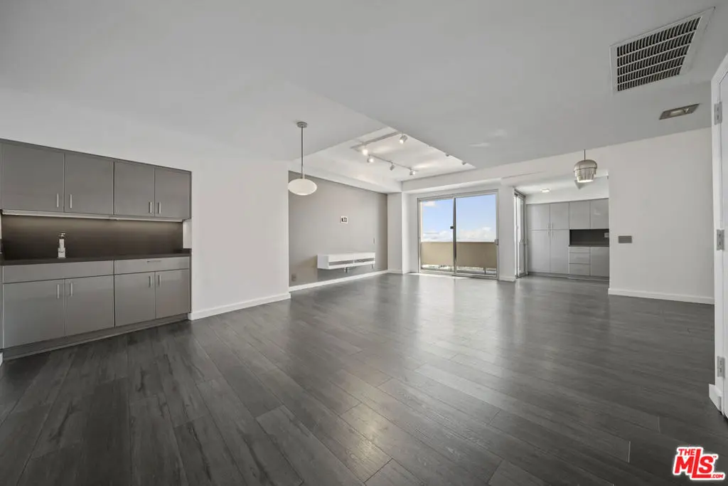 Residential Lease for rent at 7250 Franklin Avenue 1204, Los Angeles, Los Angeles County, CA featuring 2 beds and 2 baths