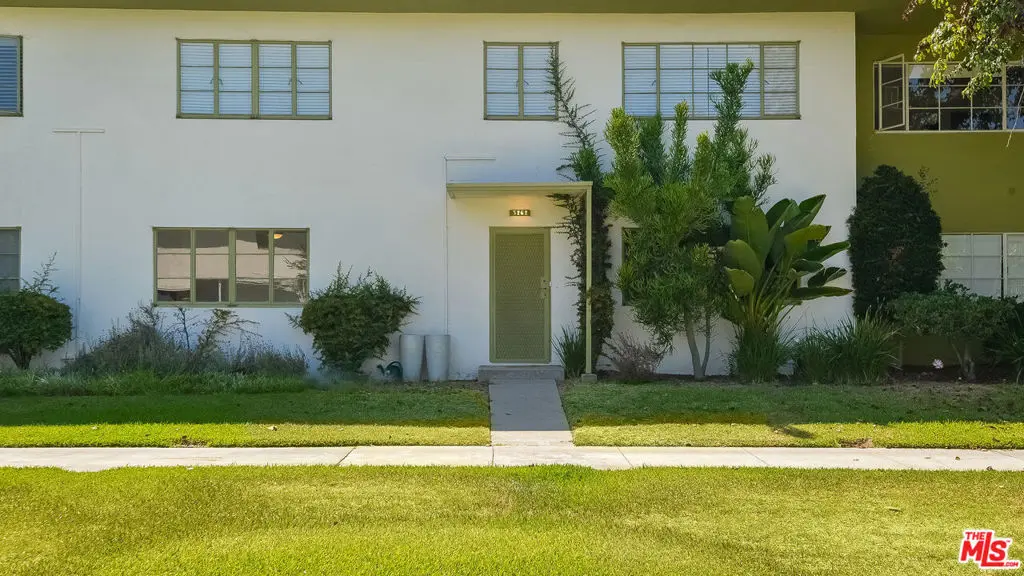 Condominium for rent at 5262 Village Green, Los Angeles, CA featuring 2 beds and 1 bath