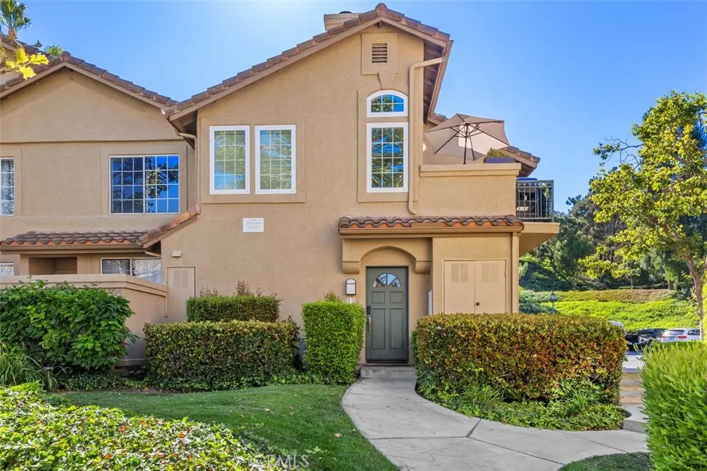 Condominium for sale at 12 Hillgate Place, Aliso Viejo, CA featuring 2 beds and 2 baths