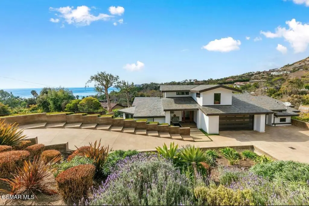 Residential Lease for rent at 27091 Sea Vista Drive, Malibu, Los Angeles County, CA featuring 4 beds and 5 baths
