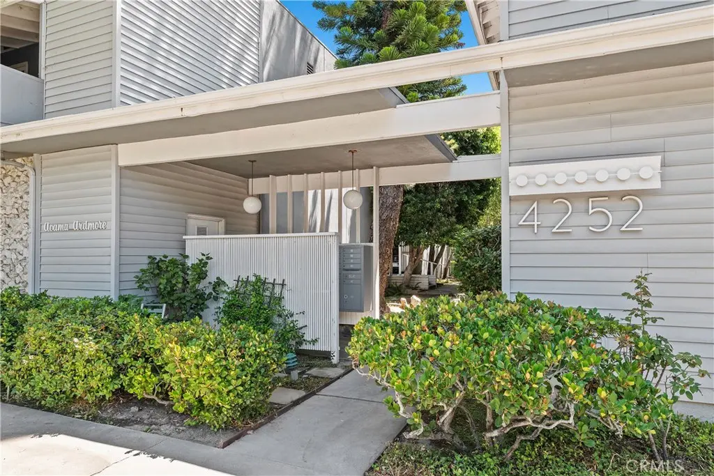 4252 fair Avenue 22, Studio City, CA — listing photo 1