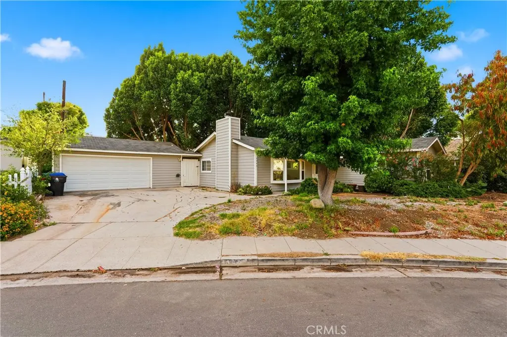 5345 Don Pio Drive, Woodland Hills, CA — listing photo 1