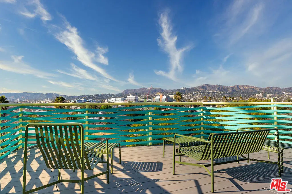 Residential Lease for rent at 908 HYPERION Avenue, Los Angeles, Los Angeles County, CA featuring 2 beds and 1 bath