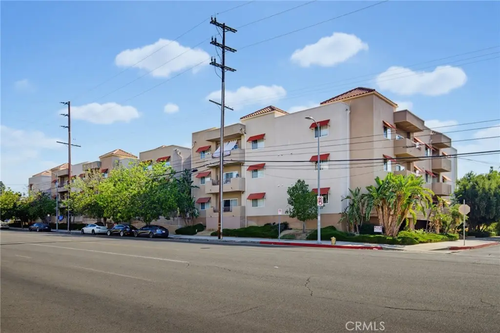 Condominium for sale at 9610 Zelzah Avenue 203, Los Angeles, CA featuring 3 beds and 3 baths