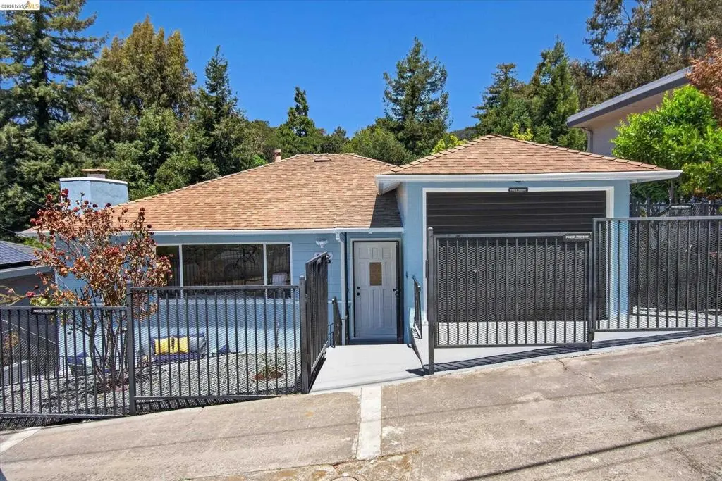 Single Family Residence for sale at 6138 Oakdale Ave, Oakland, CA featuring 3 beds and 2 baths