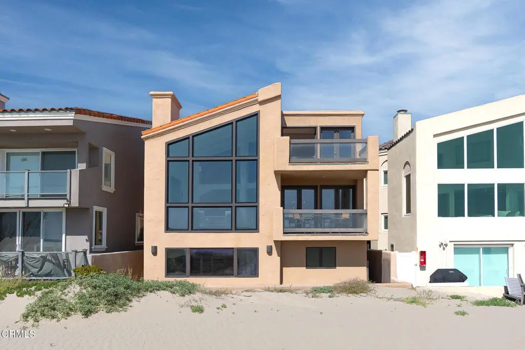 Single Family Residence for rent at 3265 Ocean Drive, Oxnard, CA featuring 3 beds and 3 baths