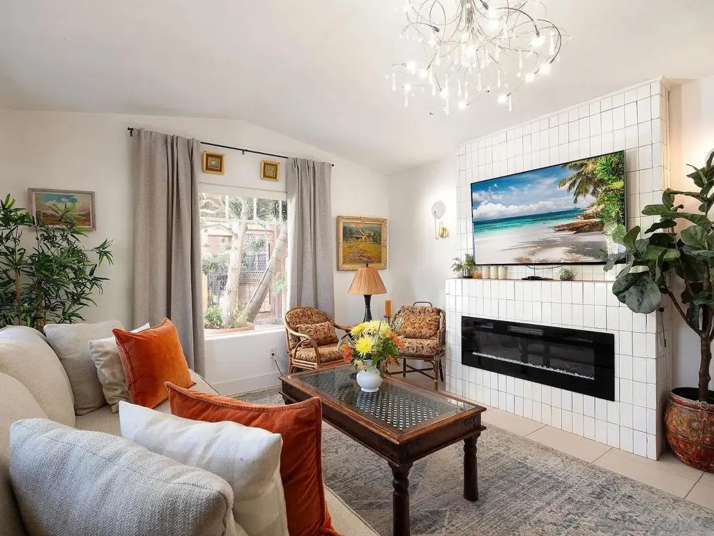 Single Family Residence for rent at 3838 Kettner Blvd, San Diego, CA featuring 3 beds and 2 baths
