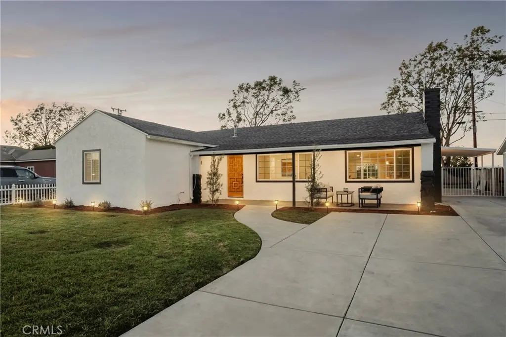 Single Family Residence for sale at 810 Congress, Costa Mesa, CA featuring 3 beds and 2 baths