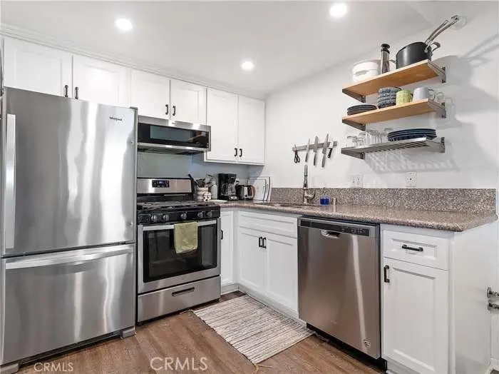 Residential Lease for rent at 14405 Cerise 29, Hawthorne, Los Angeles County, CA featuring 2 beds and 2 baths
