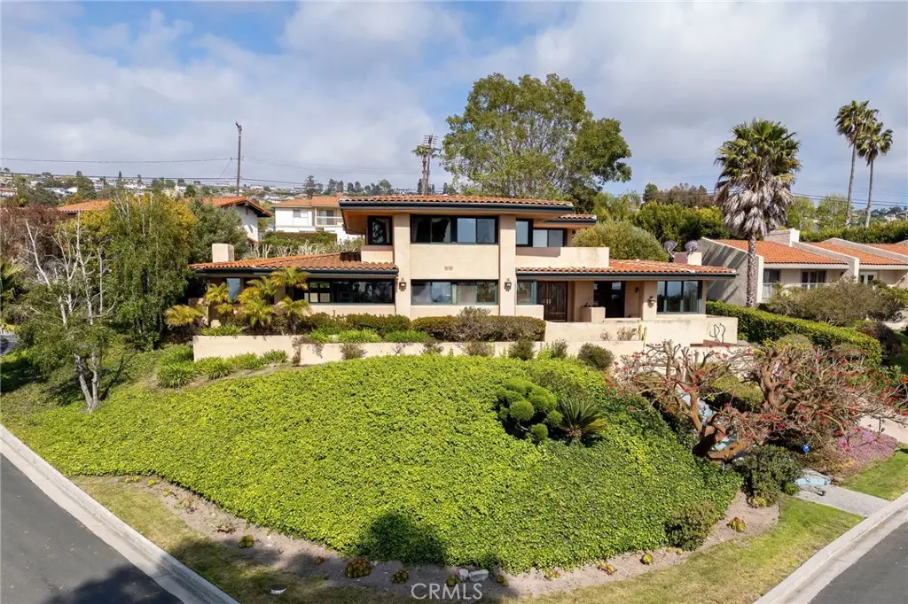 Residential Lease for rent at 1432 Via Coronel, Palos Verdes Estates, Los Angeles County, CA featuring 5 beds and 5 baths