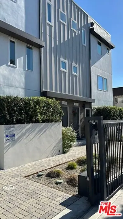 5226 Satsuma Avenue, North Hollywood, CA — listing photo 1