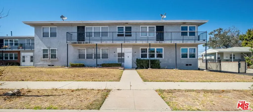 Condominium for sale at 3311 3/4 W 77th Street, Los Angeles, CA featuring 2 beds and 1 bath