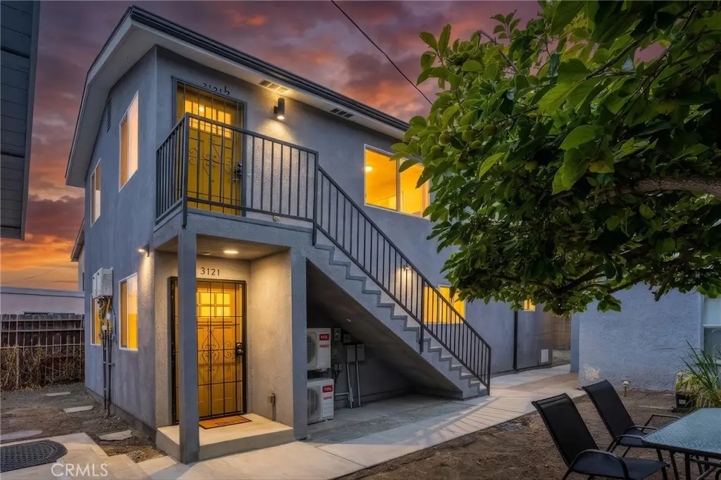 Residential Lease for rent at 3121 Obama Boulevard, Los Angeles, Los Angeles County, CA featuring 2 beds and 2 baths