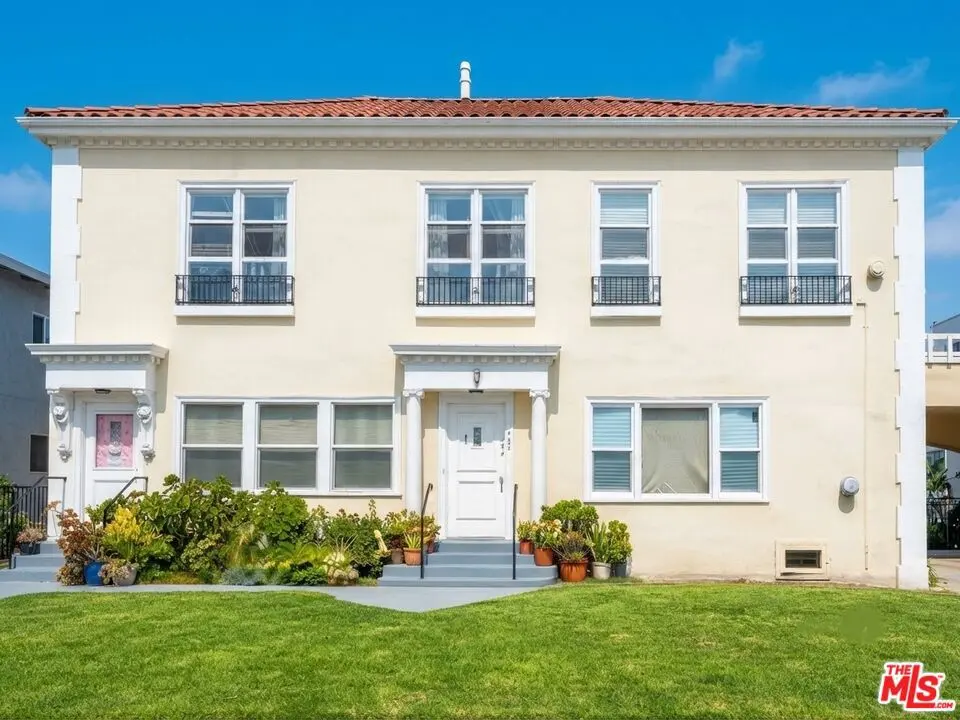Condominium for rent at 460 S Manhattan Place 4179, Los Angeles, CA featuring 2 beds and 1 bath