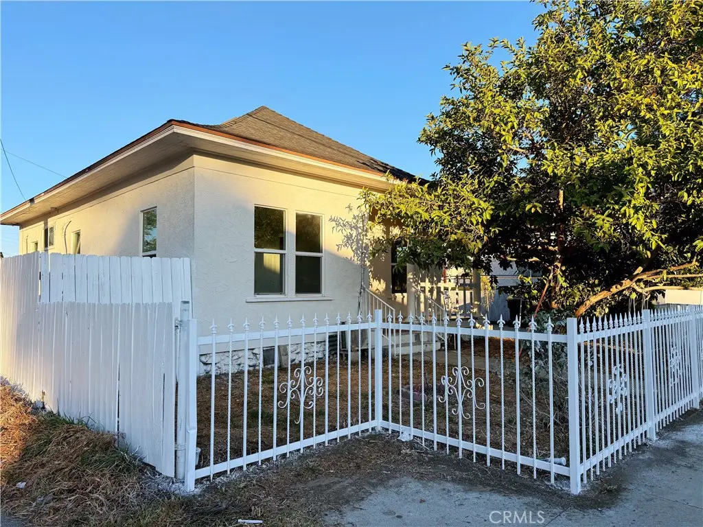 Single Family Residence for sale at 760 Elm, Pomona, CA featuring 3 beds and 1 bath