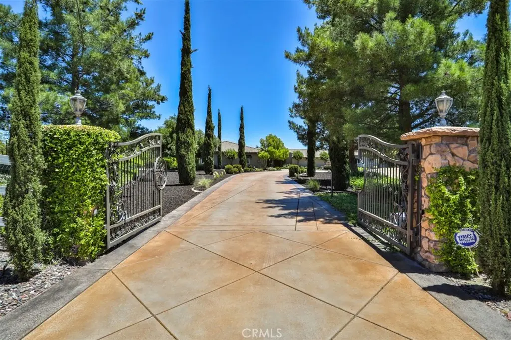 Residential Lease for rent at 39520 Colleen Way, Temecula, Riverside County, CA featuring 5 beds and 7 baths