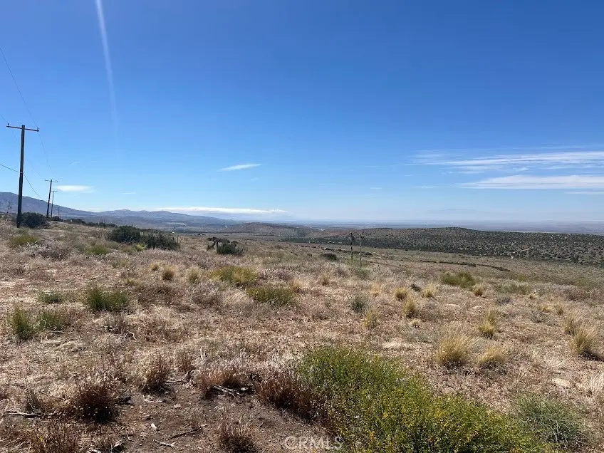 0 200, Llano, CA — listing photo 1