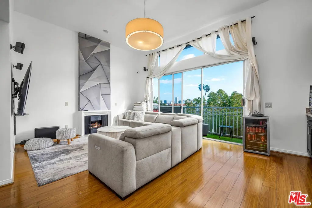 Residential Lease for rent at 1481 S Shenandoah Street 101, Los Angeles, Los Angeles County, CA featuring 3 beds and 3 baths