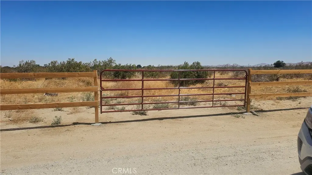 0 T6, Sun Village, CA — listing photo 1