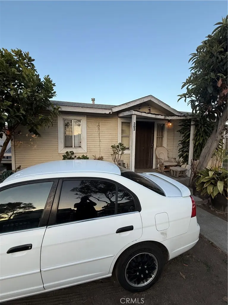 Single Family Residence for sale at 303 N Jackson Street, Santa Ana, CA featuring 3 beds and 1 bath