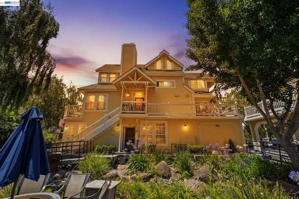 Condominium for sale at 316 E 2nd St., Benicia, CA featuring 3 beds and 3 baths