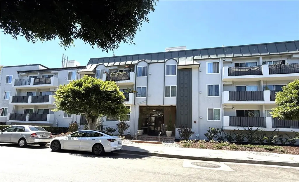 Residential Lease for rent at 8163 Redlands, Los Angeles, Los Angeles County, CA featuring 1 bed and 1 bath
