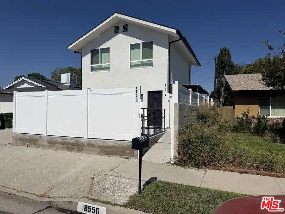 Residential Lease for rent at 8550 Gloria Avenue, Los Angeles, Los Angeles County, CA featuring 2 beds and 2 baths