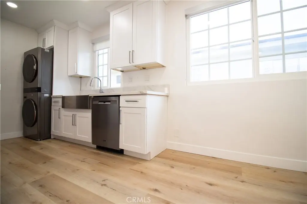 Residential Lease for rent at 835 S Sherbourne 9, Los Angeles, Los Angeles County, CA featuring 2 beds and 2 baths