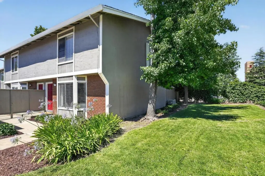 Townhouse for sale at 832 Royal Ann Lane, Concord, CA featuring 3 beds and 3 baths